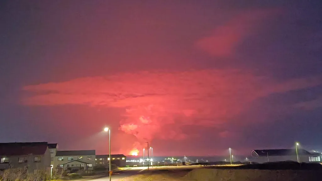 El volcán de Sundhnúkur en la noche...